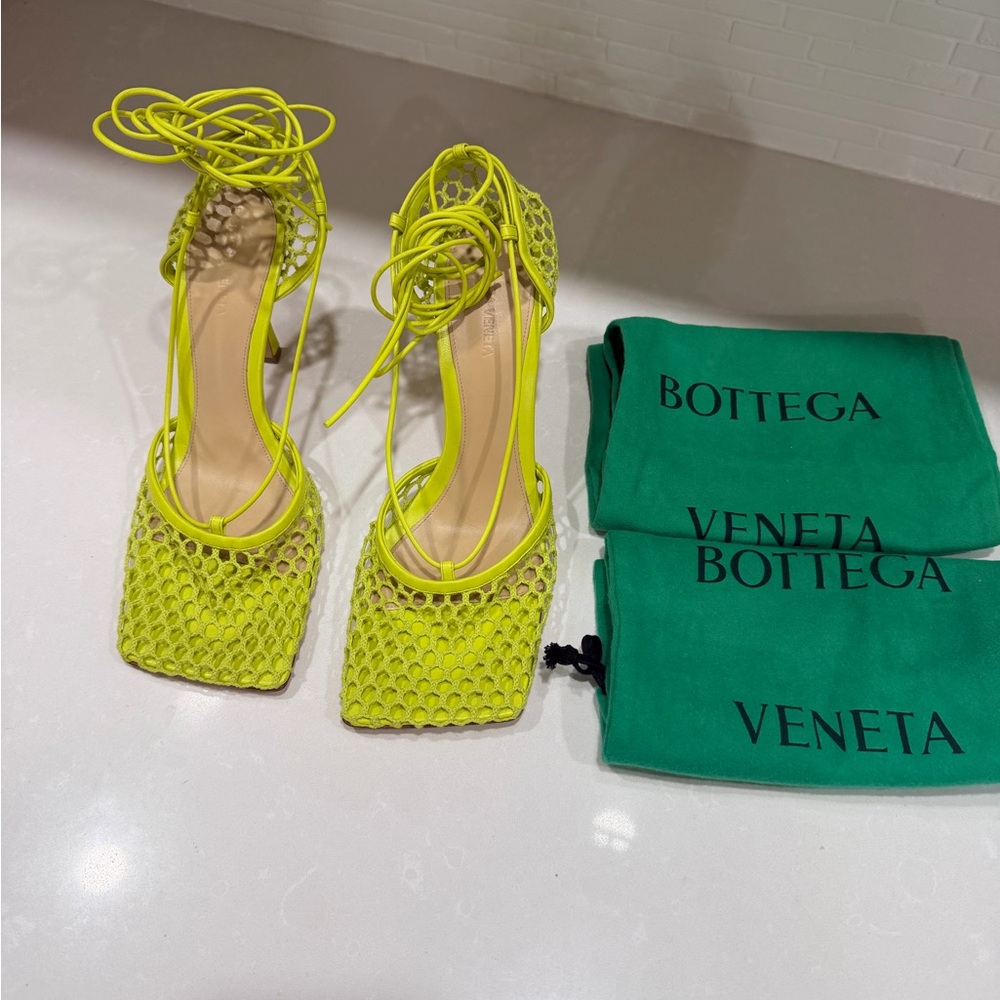 Bottega Veneta Stretch Pumps